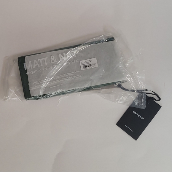 Matt & Nat Vegan Slim Bifold Wallet in Mural Green- Rome - Picture 2 of 7